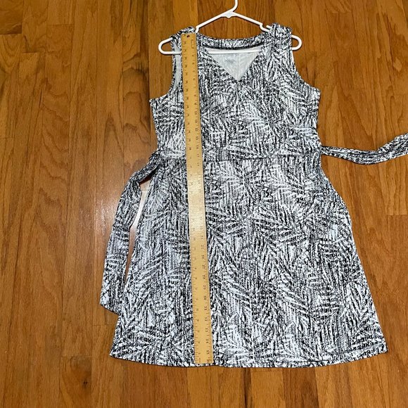 Reel Legends Keep it Cool Faux wrap dress with Pockets Size Large Black White - Picture 10 of 11